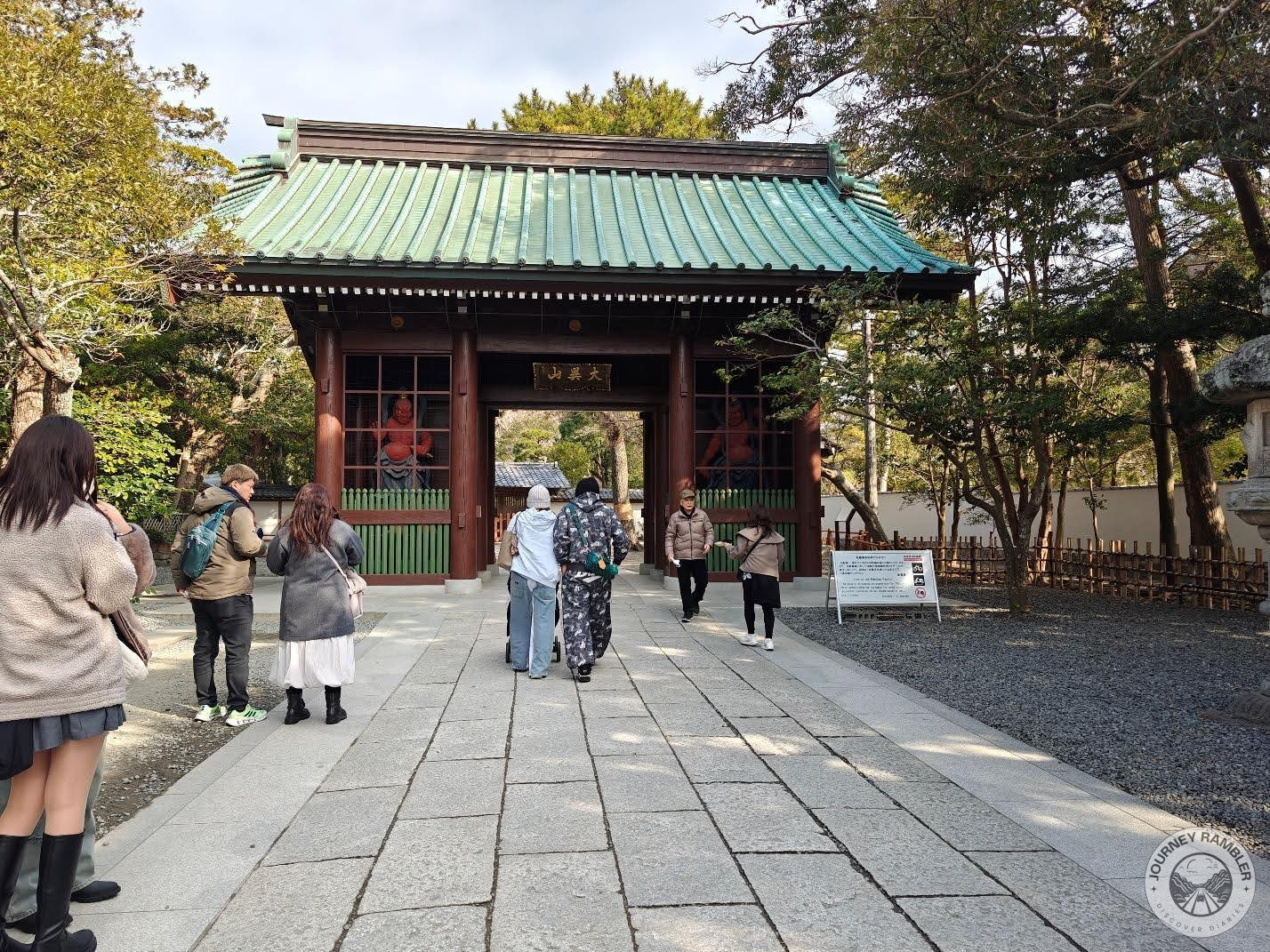 Kotoku-in's Niomon gate