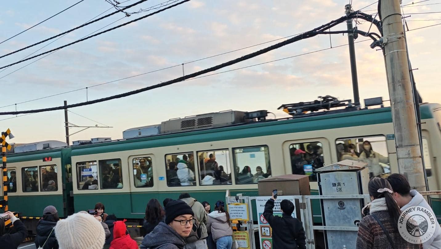 third train, yes, classic and iconic green color train in the slam dunk anime