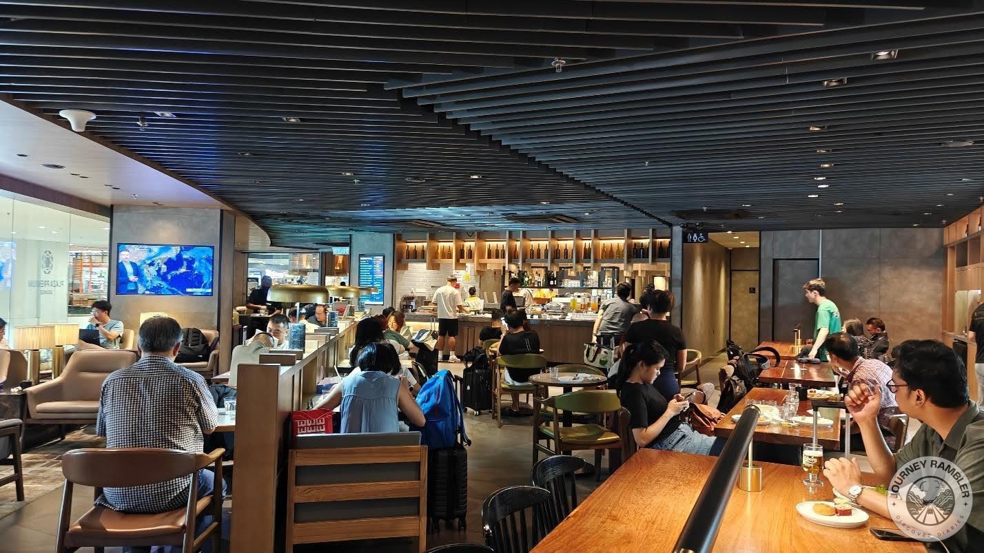 lots of people inside the lounge