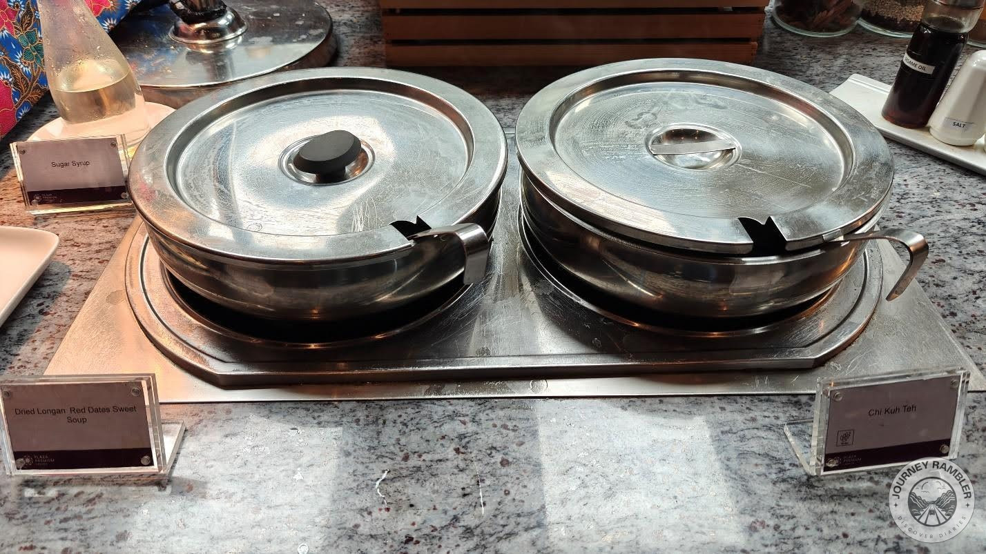 short pots containing Chi Kuh Teh and Dried Longan Red Dates Sweet Soup