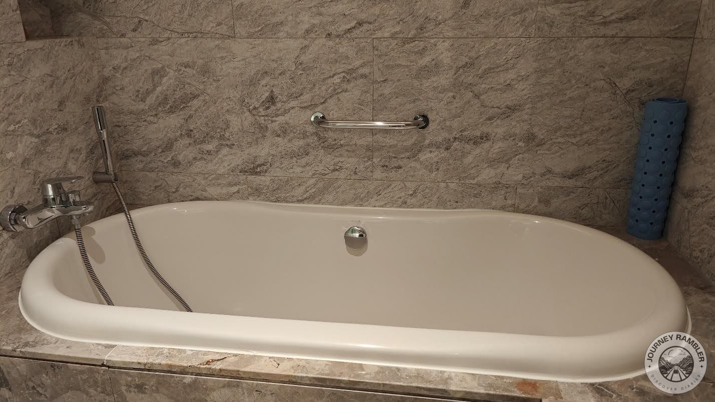 closer look at the bathtub