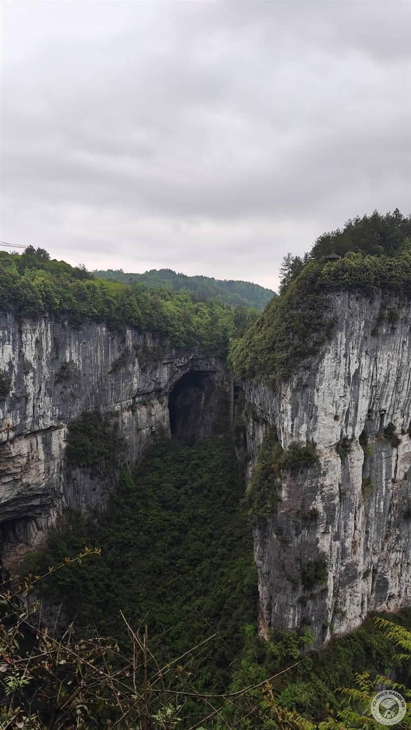 another angle of the entrance to Tianlong Bridge