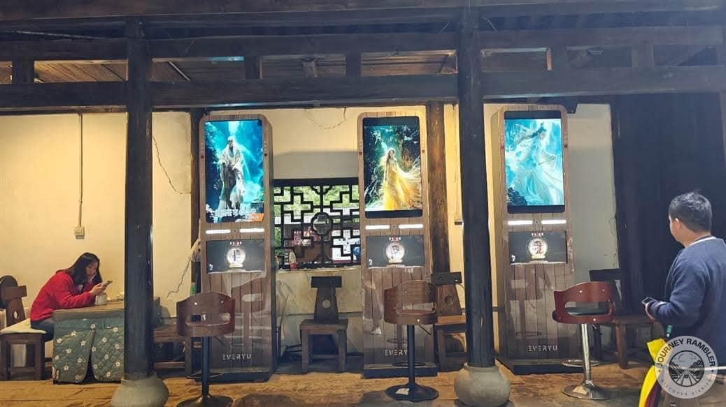 booths where you can wear period clothes and have your picture taken
