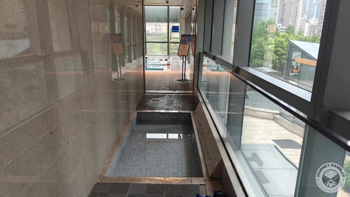 clean feet before entering swimming pool