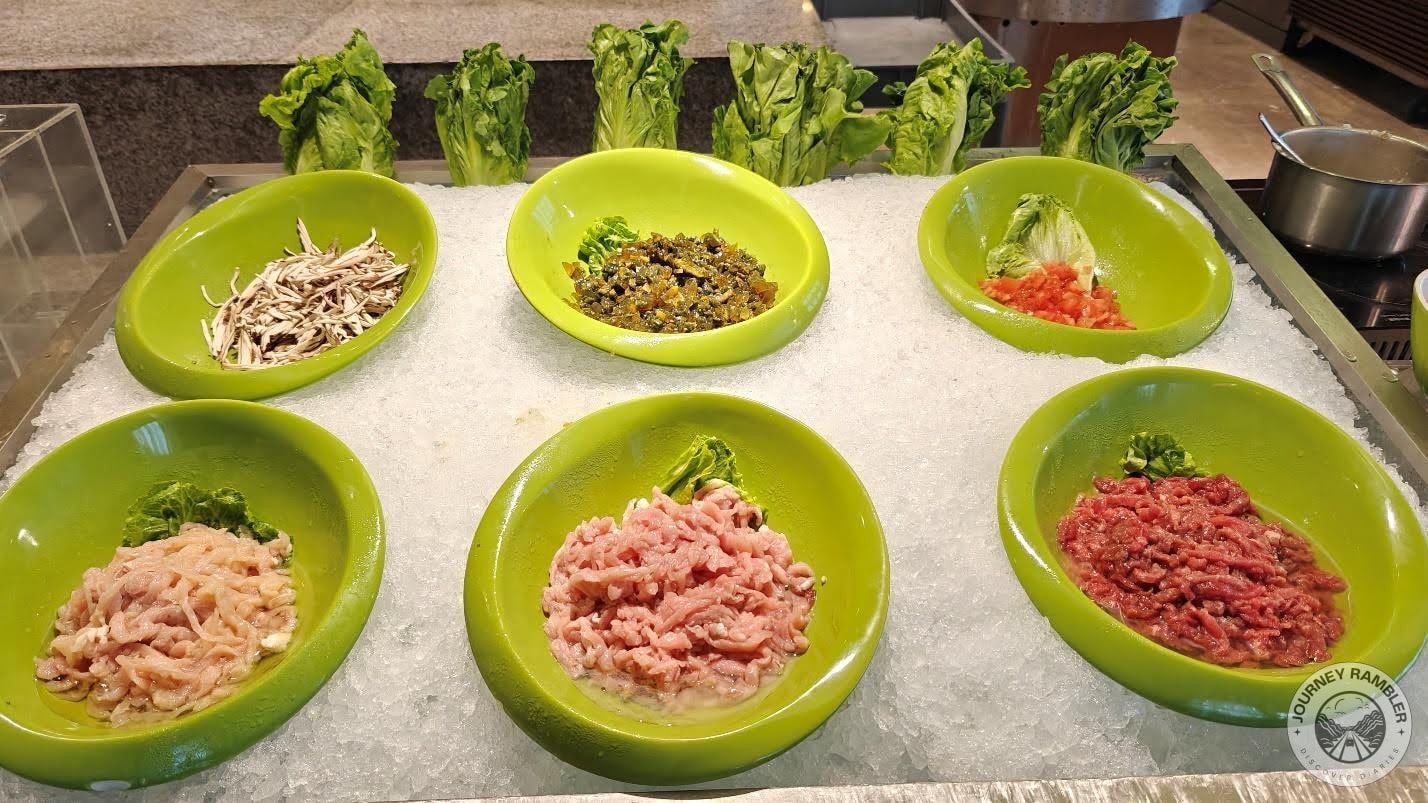 ground meat here cooked and then wrap them in the lettuce