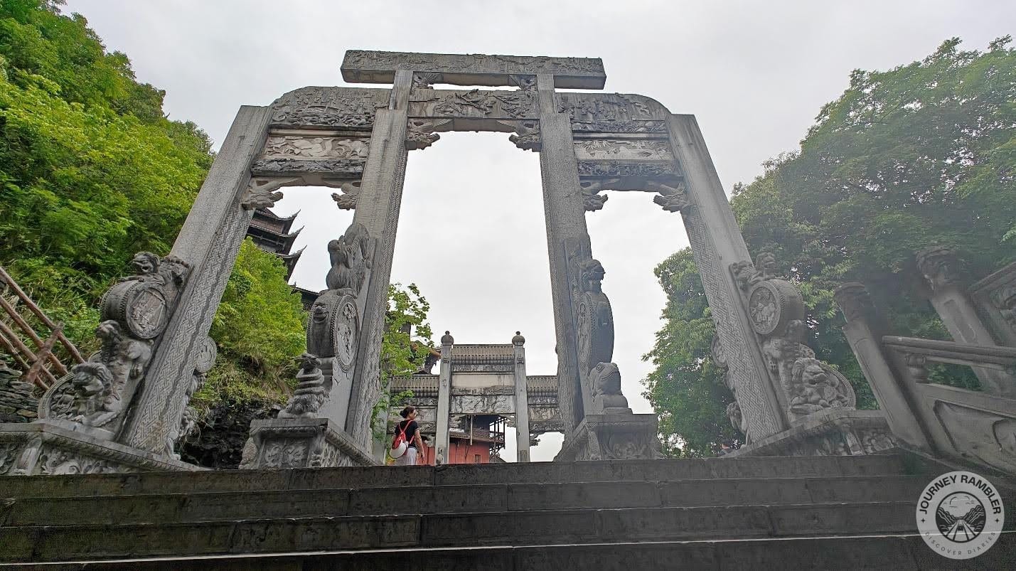impressive gate structure