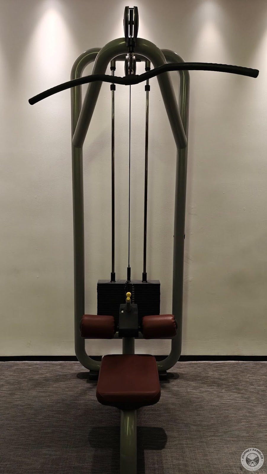 lat pulldown machine