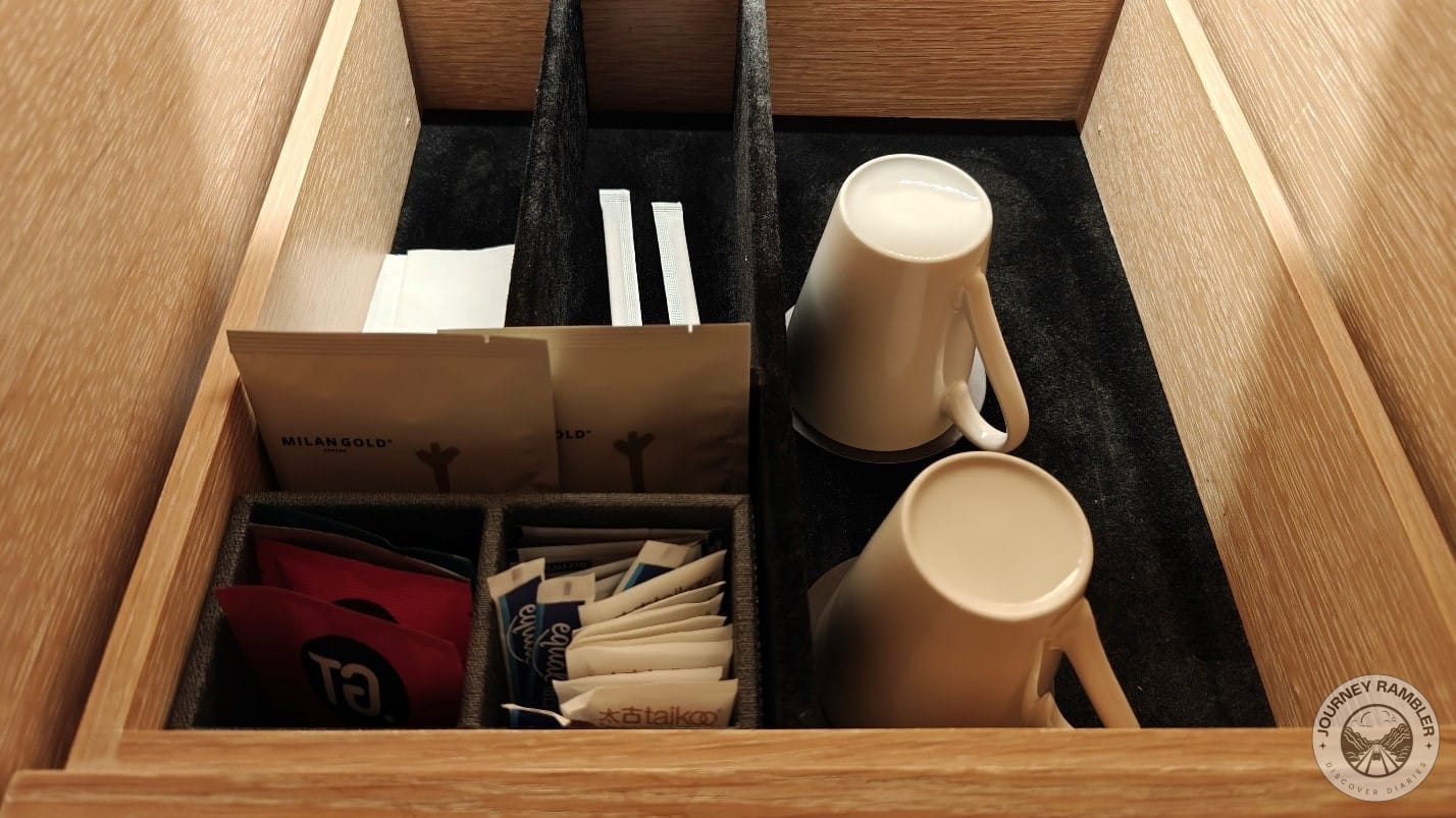 packets of sugar, creamer, and even some stirrers.