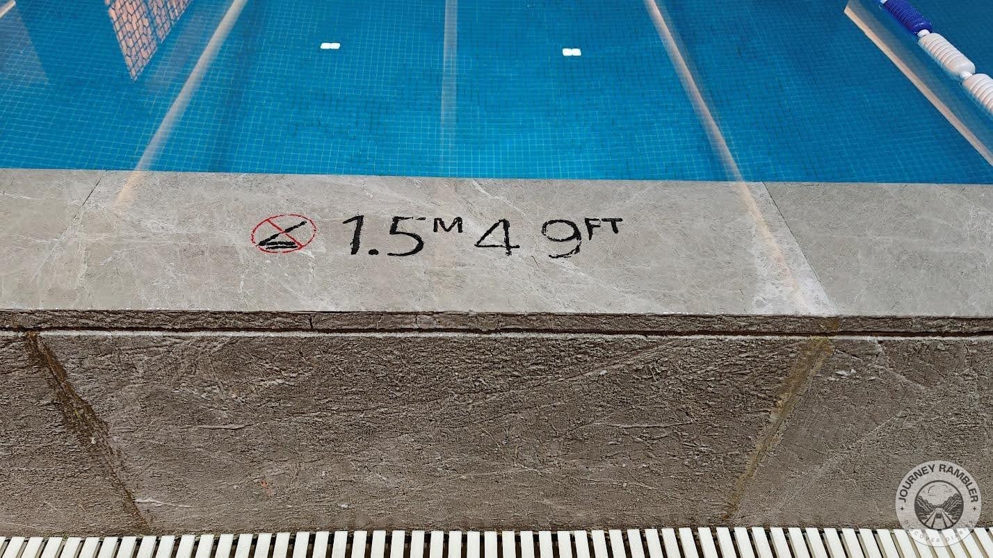sign showing the one end of the pool's dept