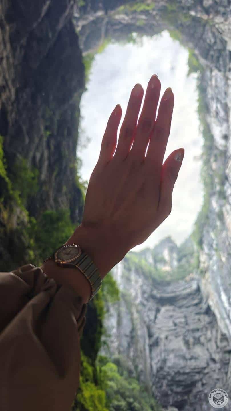 some light was able to illuminate the fingers on this hand