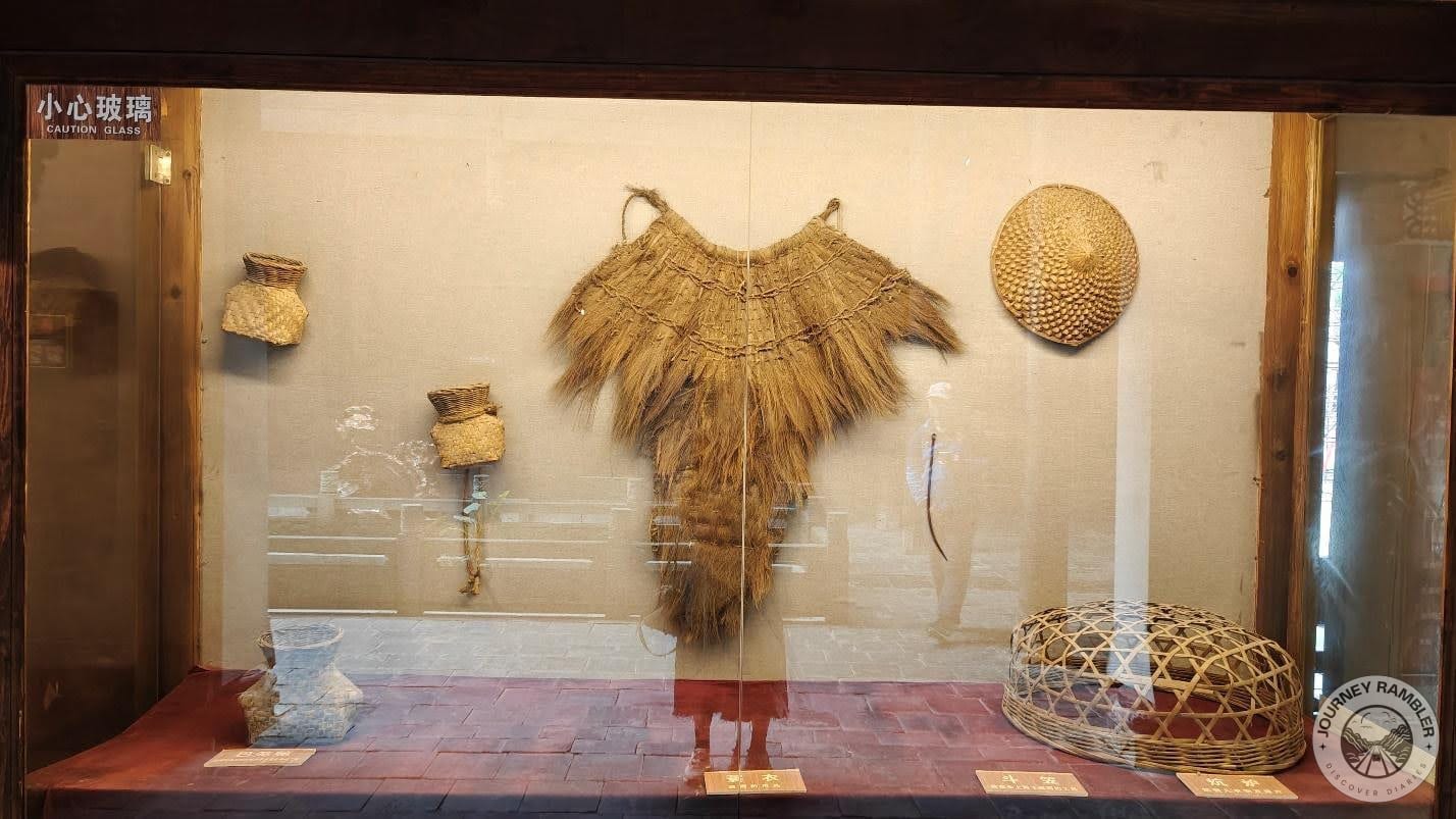 what a Miao farmer would typically wear on the fields