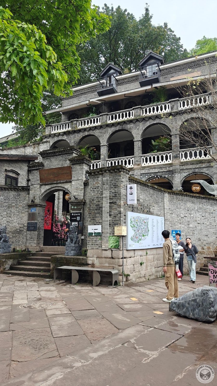 Luo Qiao Guangchang or Drawbridge Square