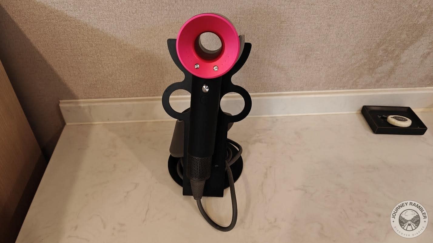 closer look at the hair blower