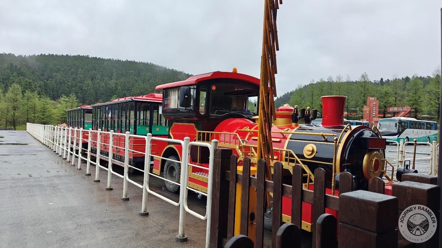 the mini-trains that I’ll be riding to get to the scenic area