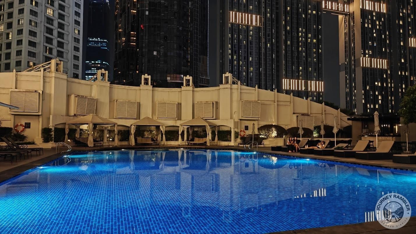 another look at the pool with the gazebos in the background