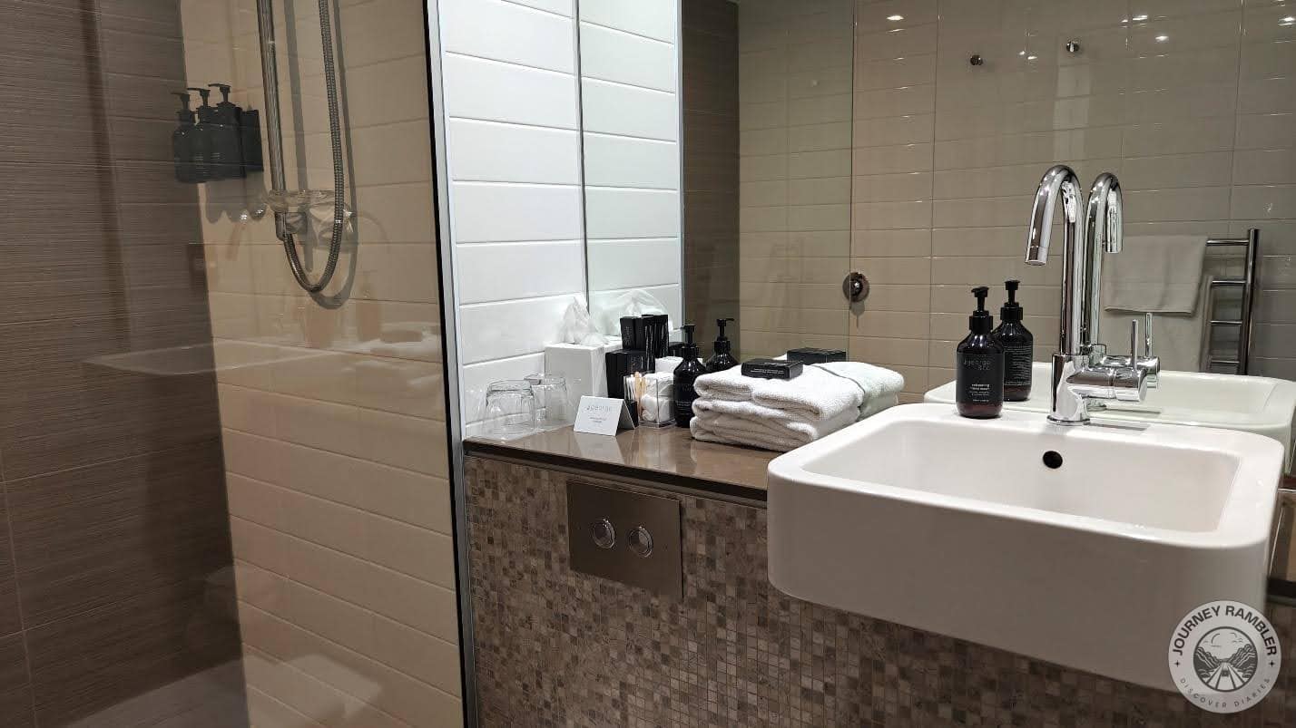 big white washbasin