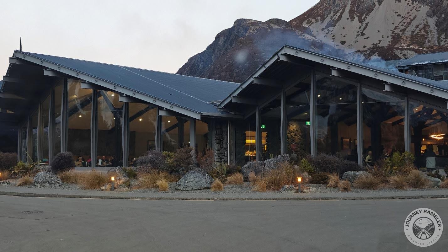 front of the hotel had large glass windows