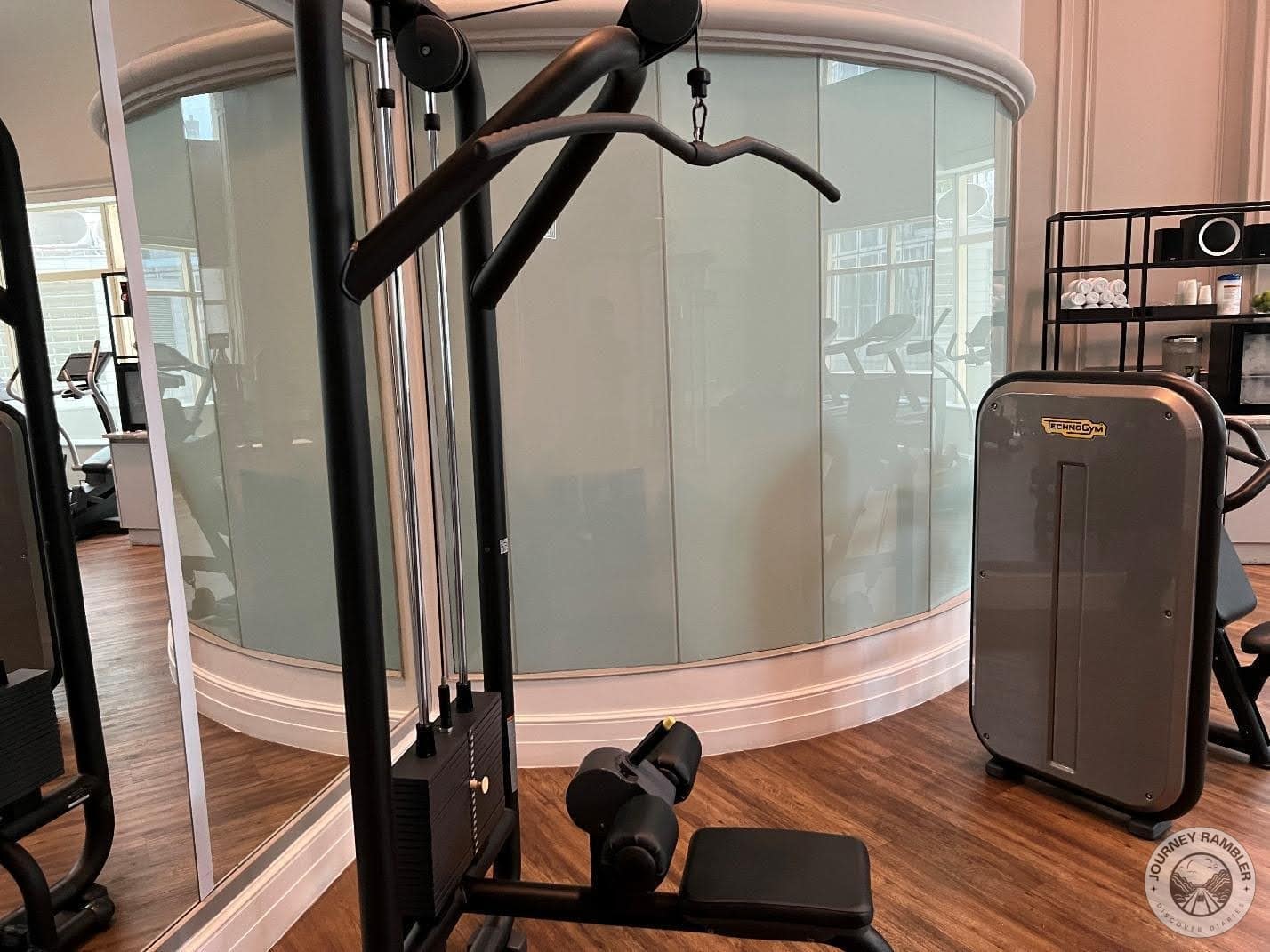 lat pulldown machine