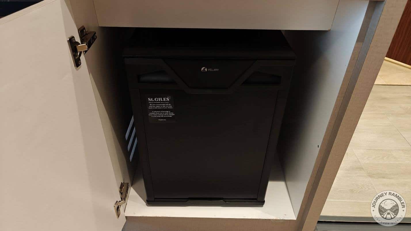 mini bar refrigerator
