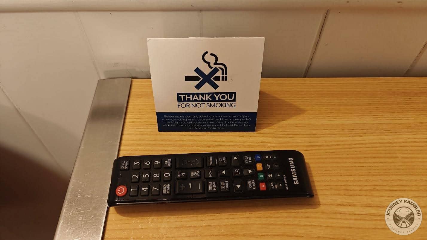 note thanking guests for not smoking