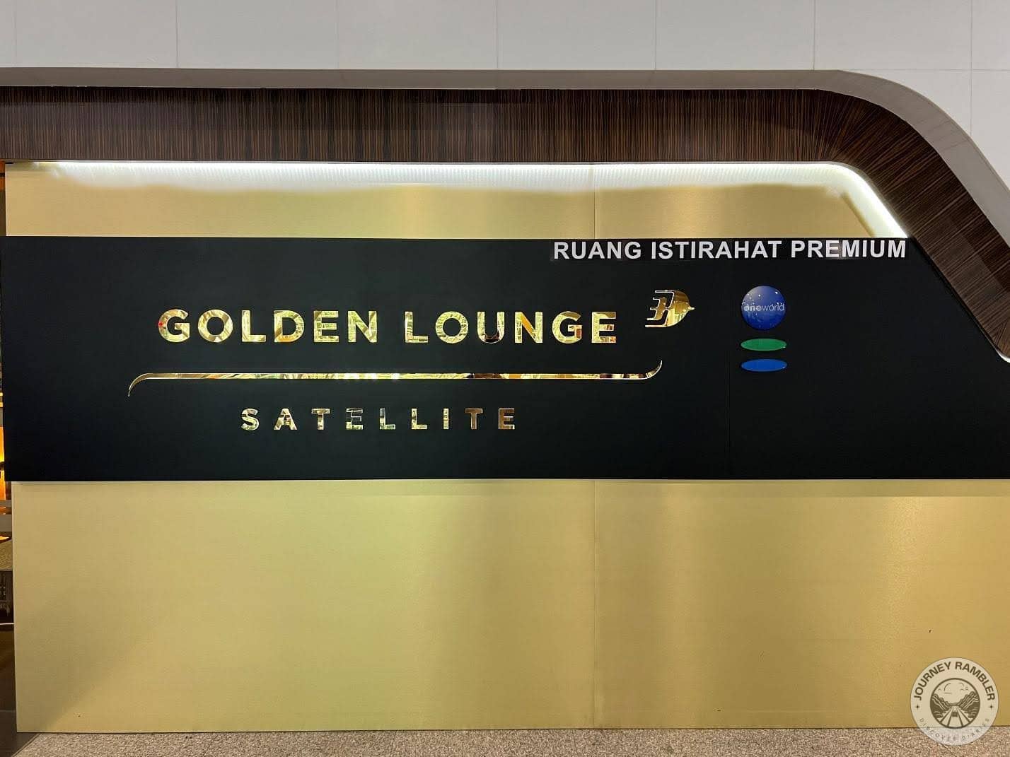 sign to Golden Lounge Satellite
