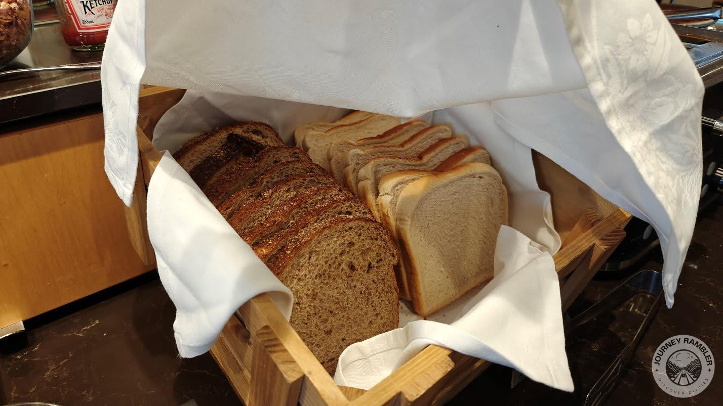 white and brown bread