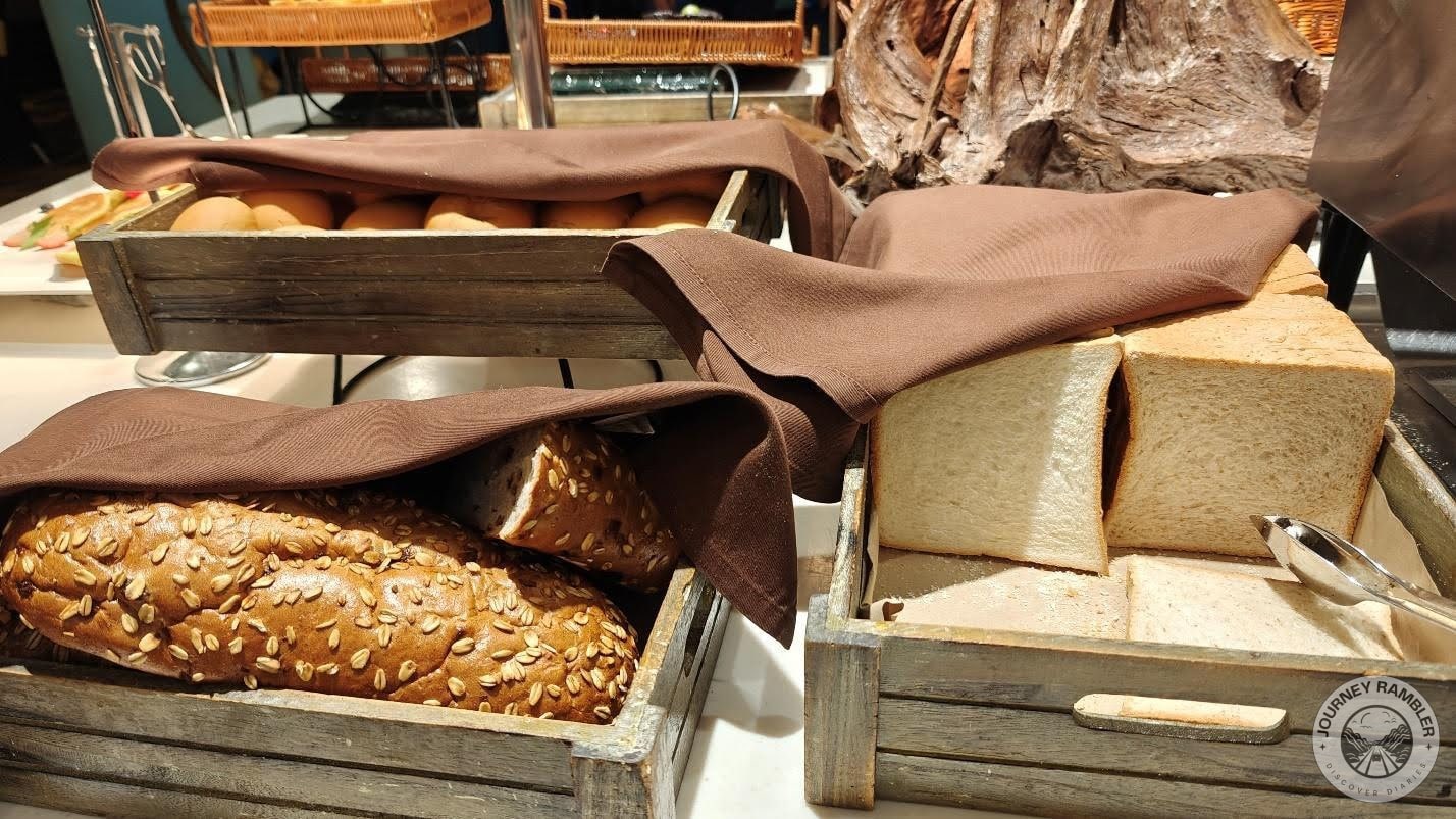 white loaf bread and baguettes