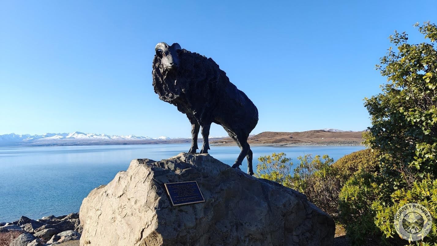 Tahr statue
