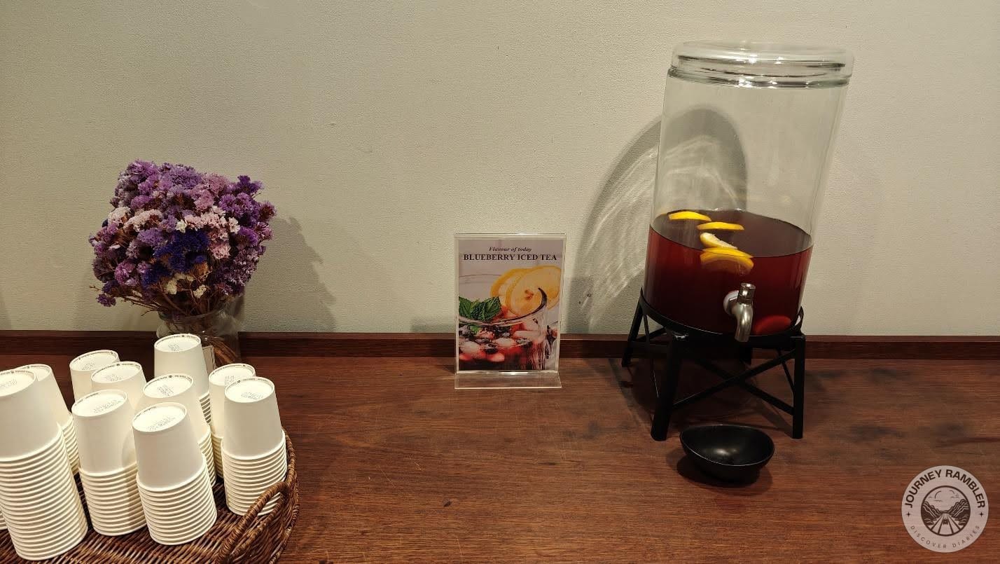 blueberry iced tea in a jar