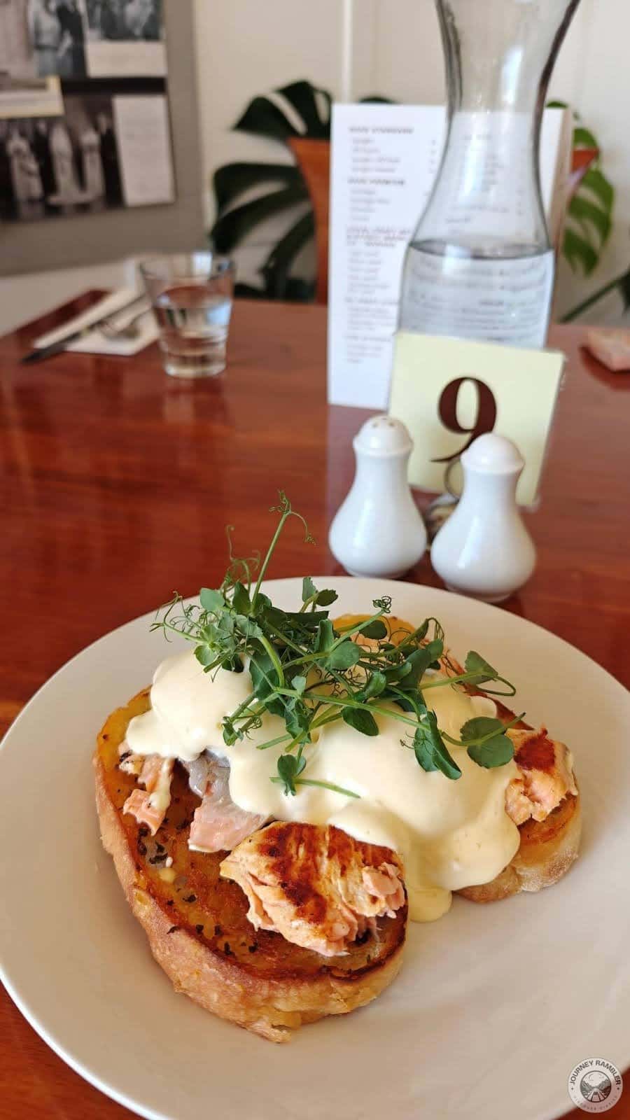 egg benedict salmon