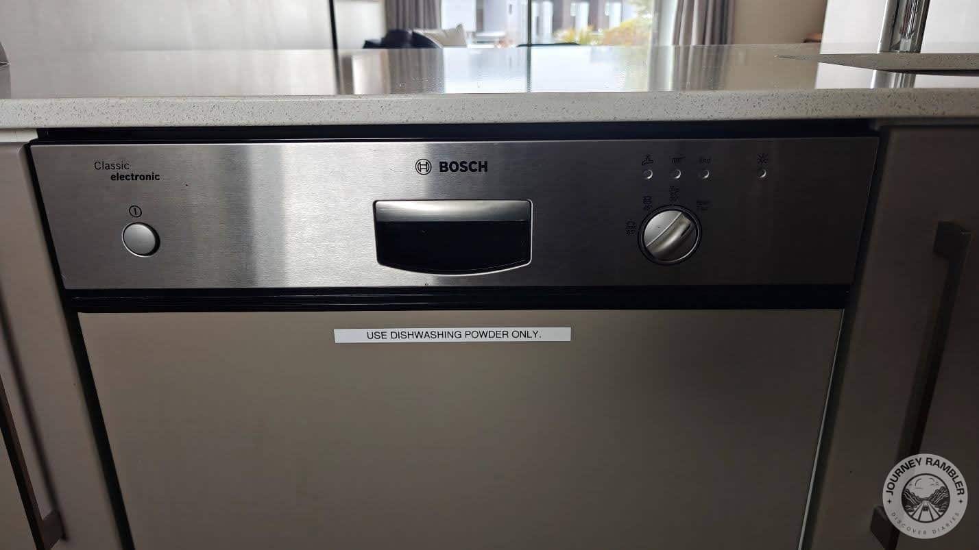 guests should only use dishwashing powder