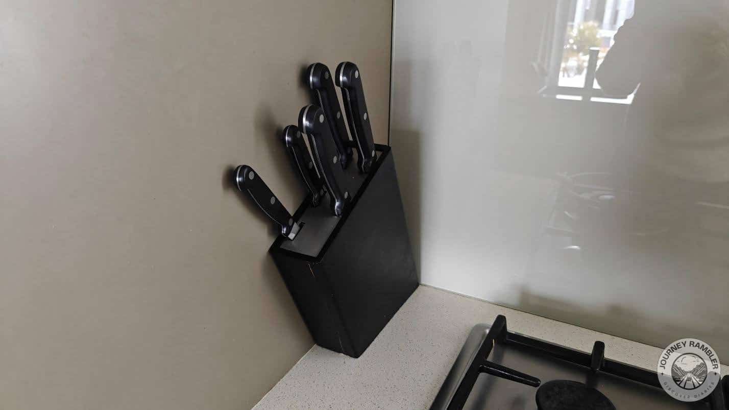 knife block with many different kinds of knives