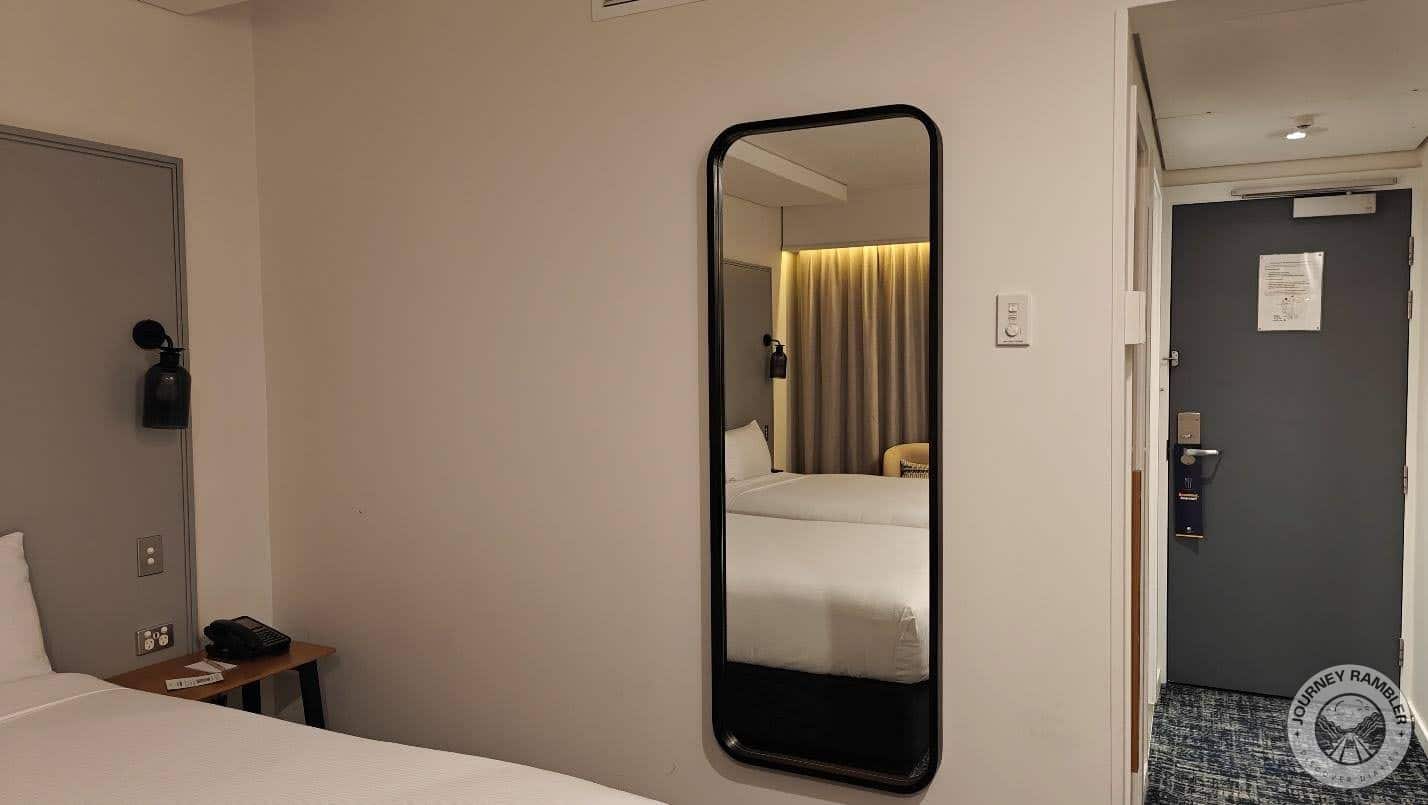 long mirror