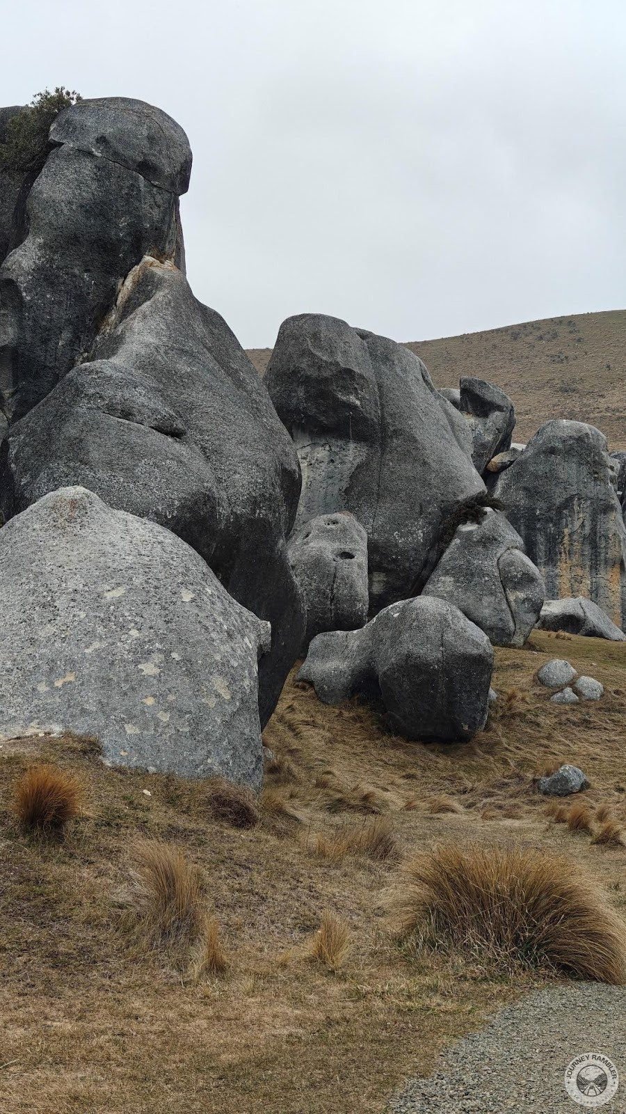 plenty of those chalk stains on the boulders here