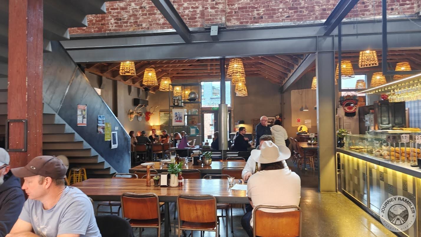 restaurant was beginning to fill up