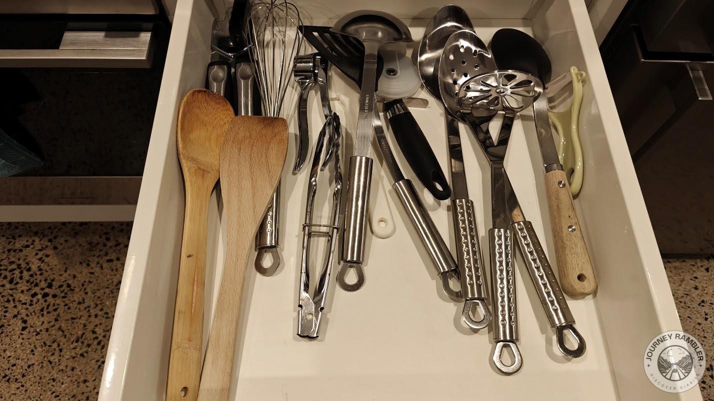 spatulas, whisks, potato mashers, vegetable peelers and others