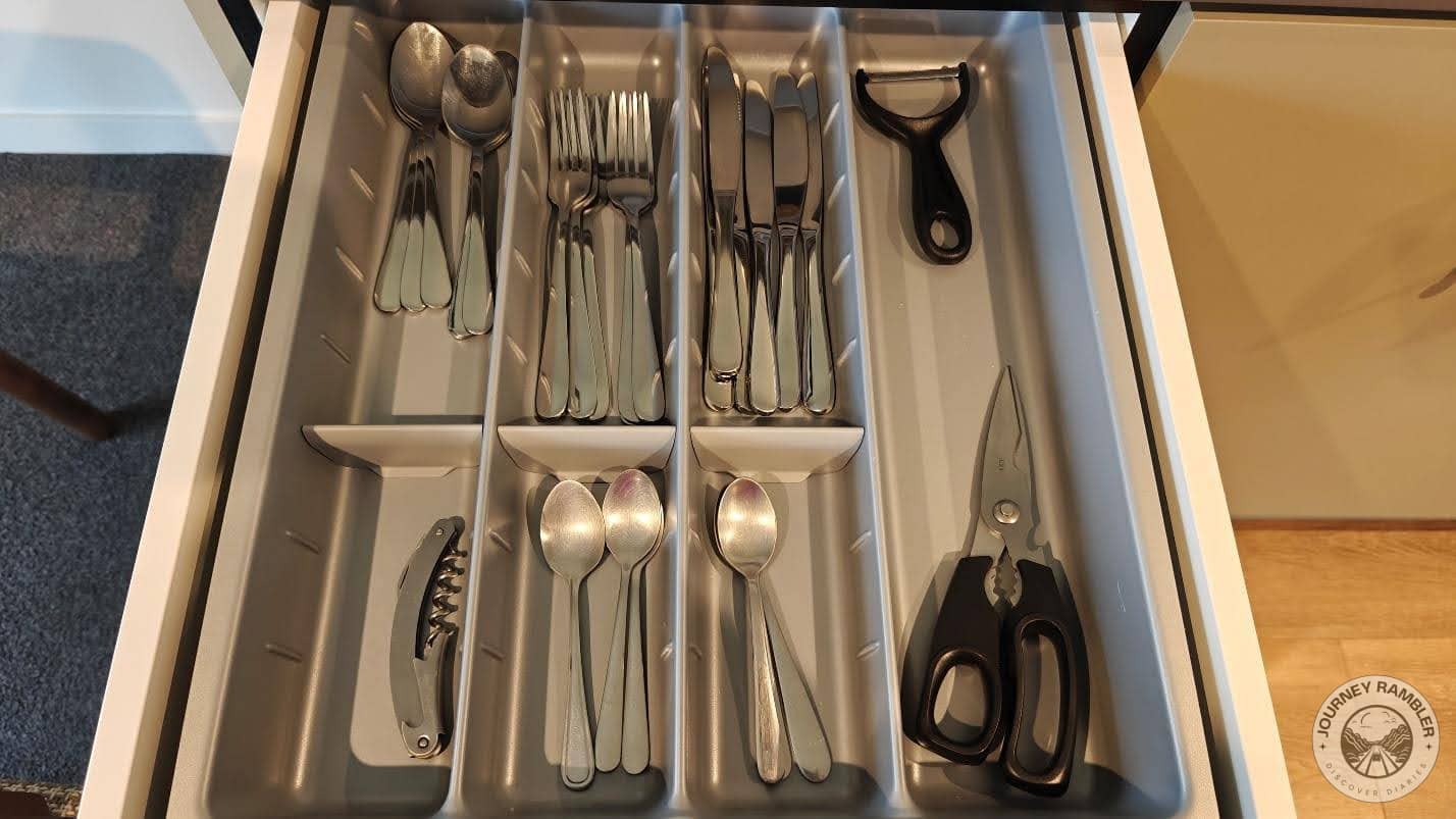spoons, forks, knives, vegetable peelers and scissors