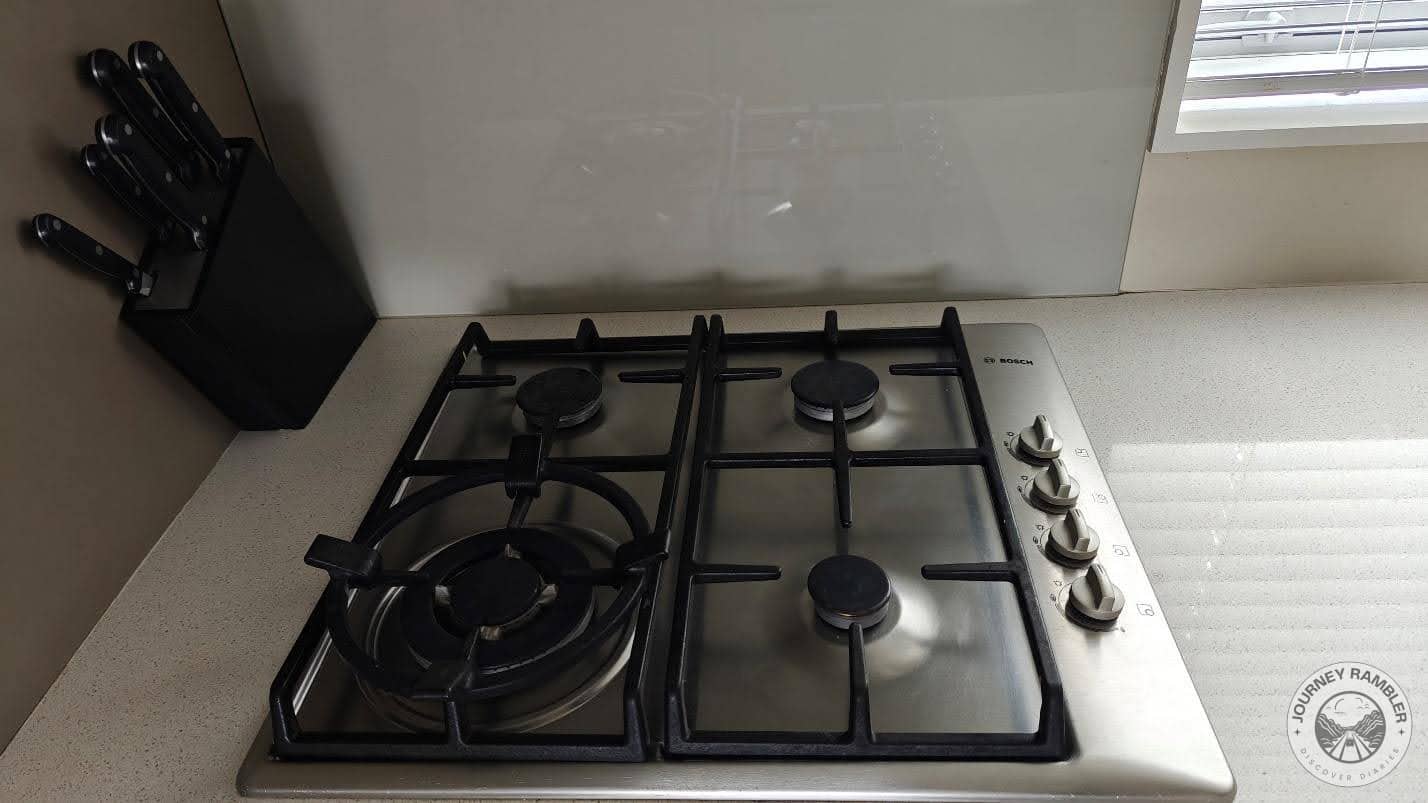 stove had four burners of different sizes