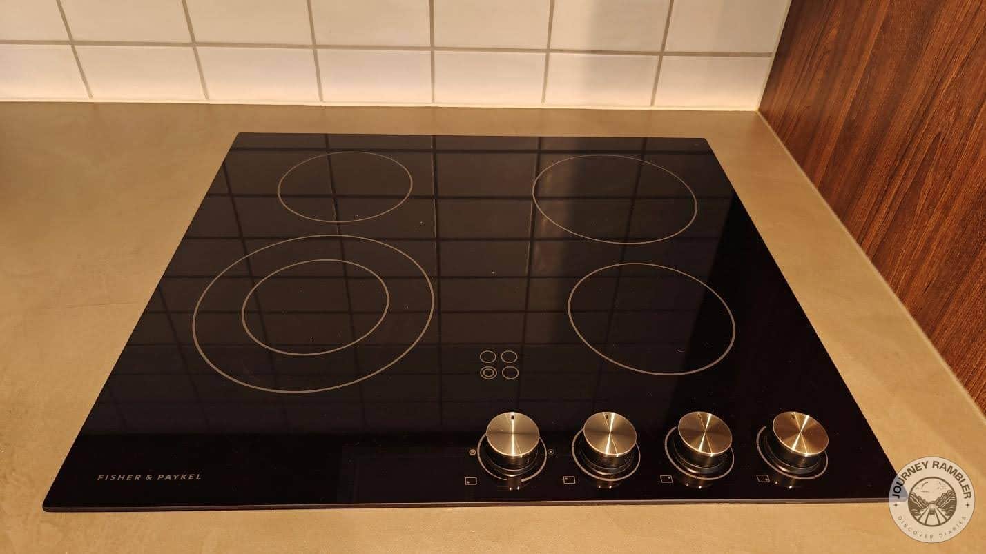 stove had four electric burners