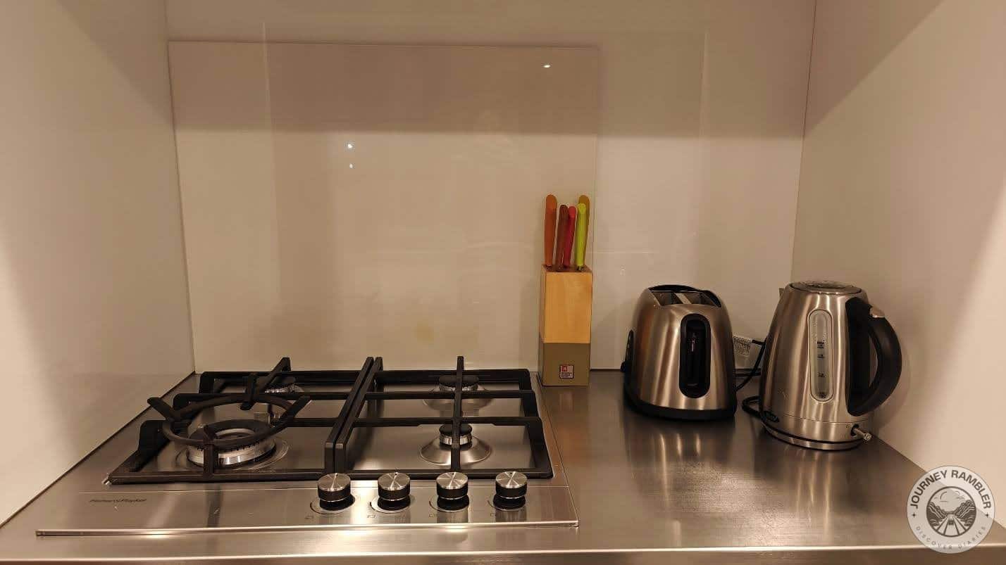 stove that has four burners and four knobs