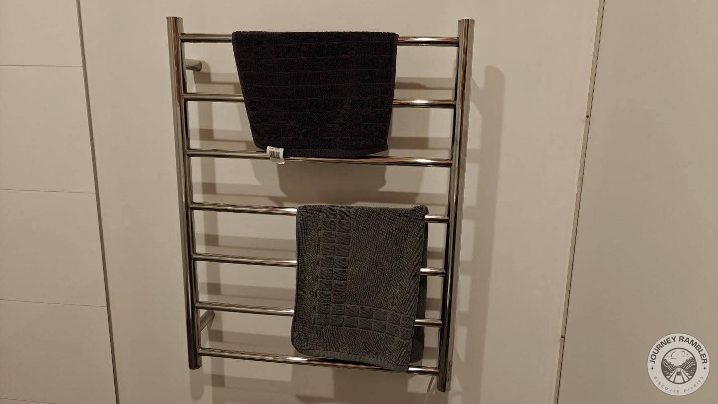 towel rack where bath towels were hanging