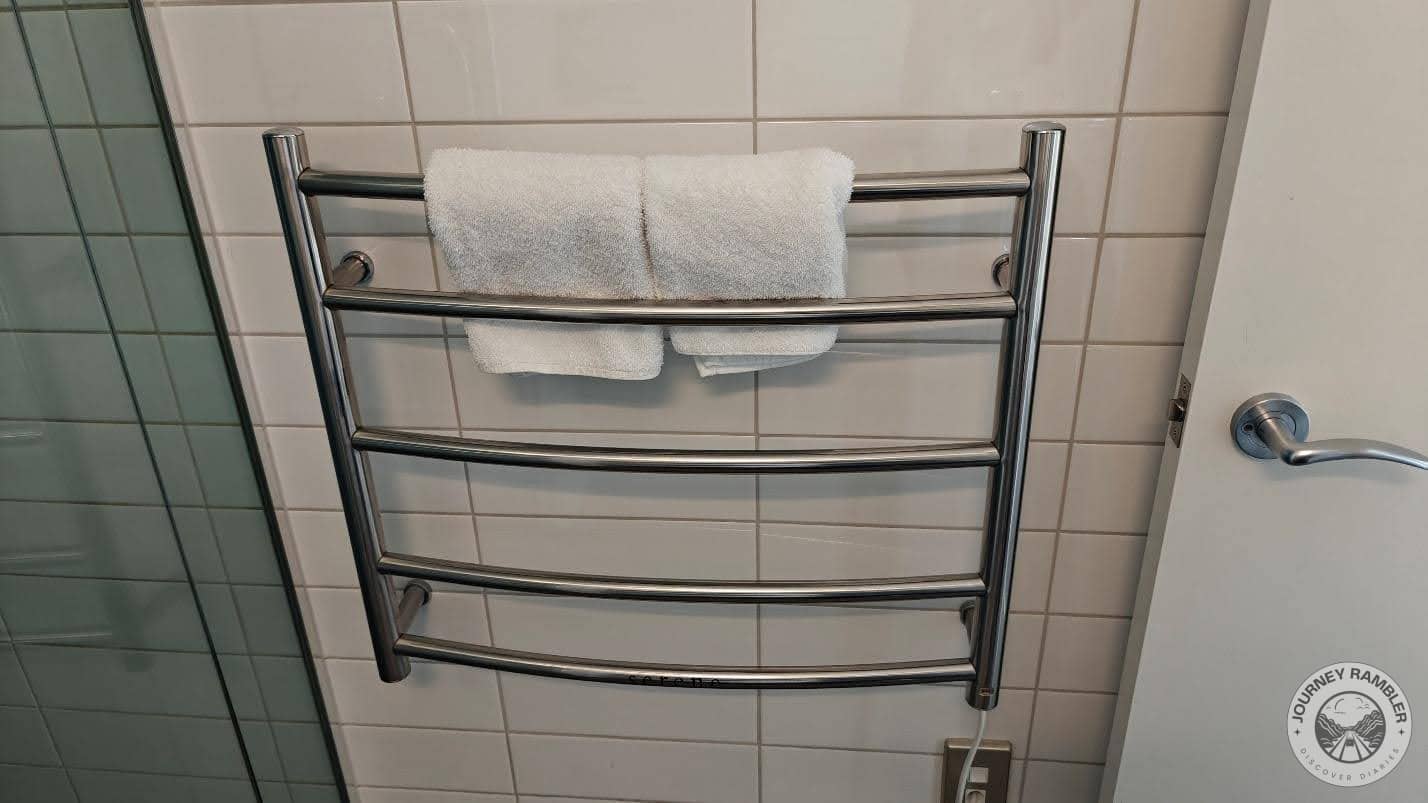 warming rack to keep the towels warm and dry