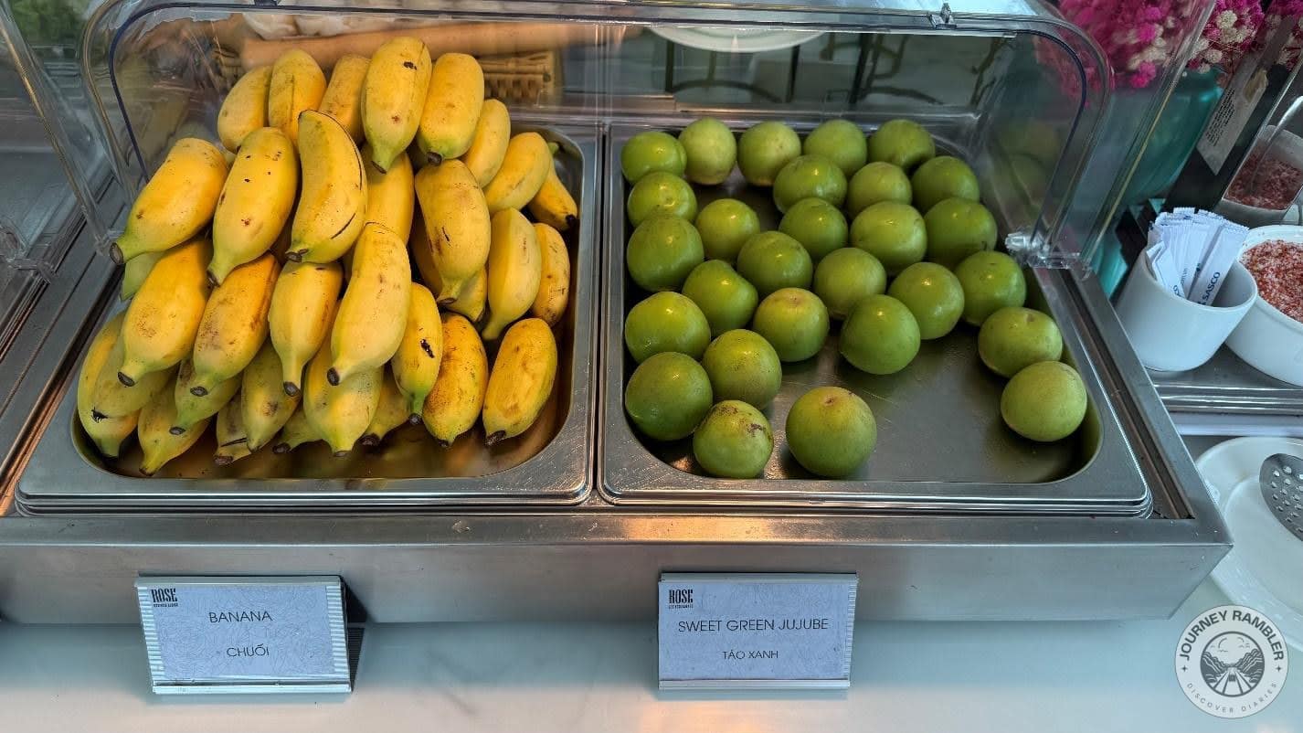 Bananas and sweet green jujubes