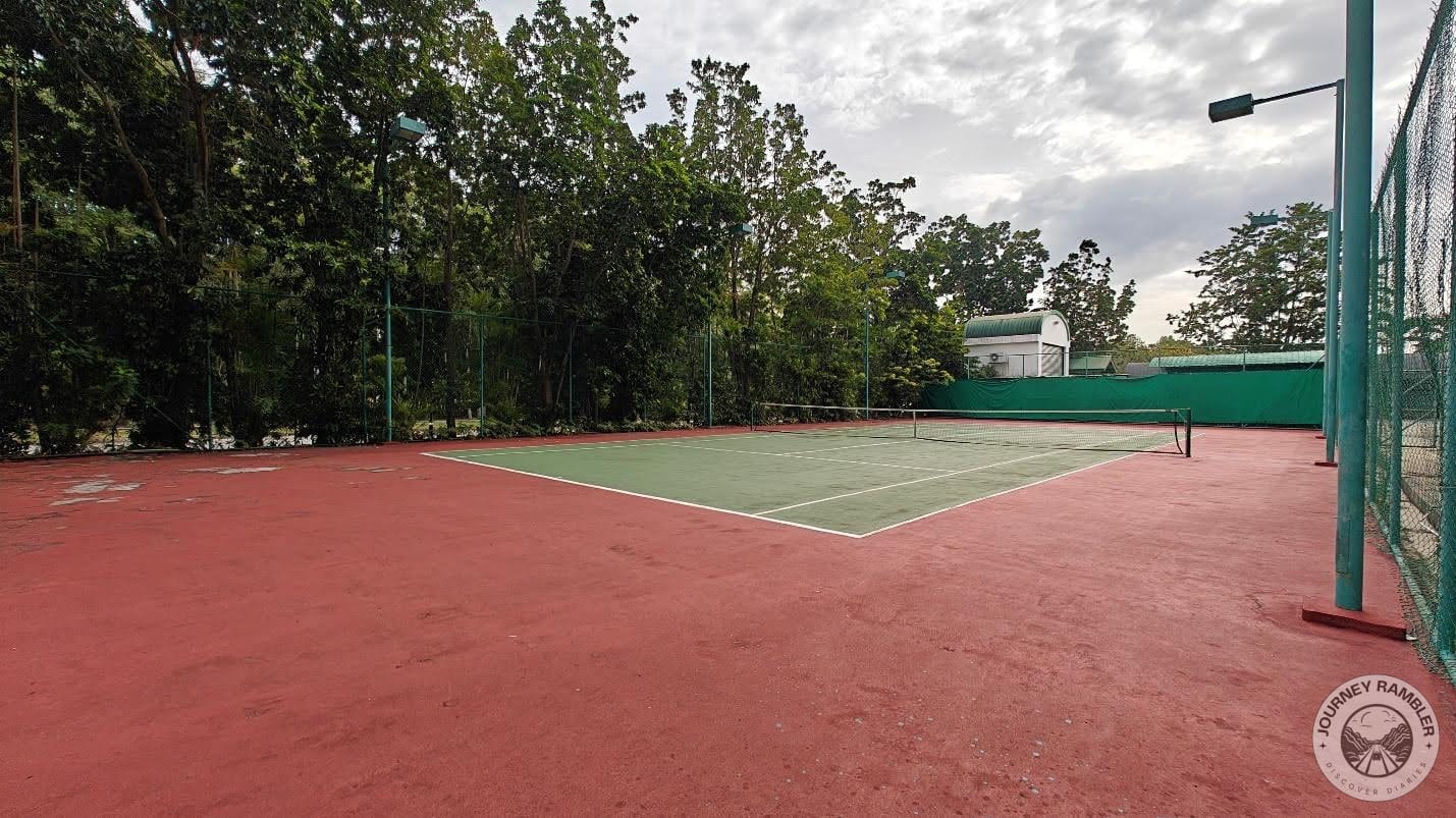 It was a spacious and really nice tennis court