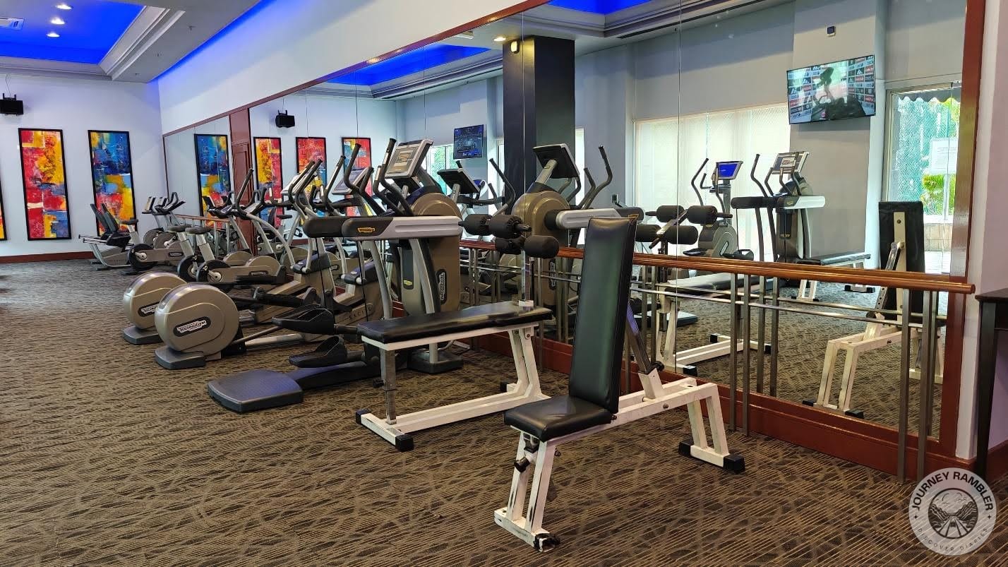 One side of the room had floor to ceiling mirrors