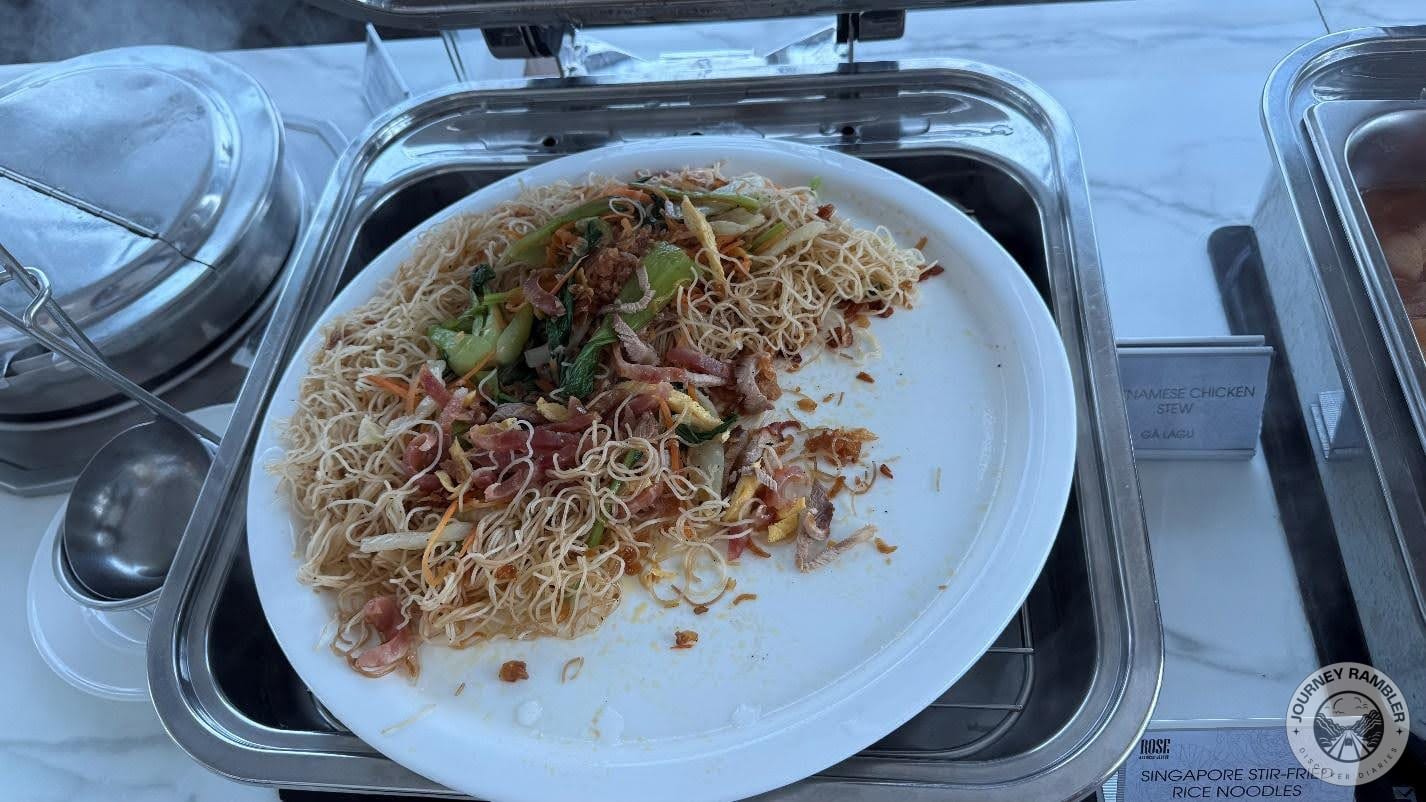 Singapore stir-fried rice noodles with vegetables