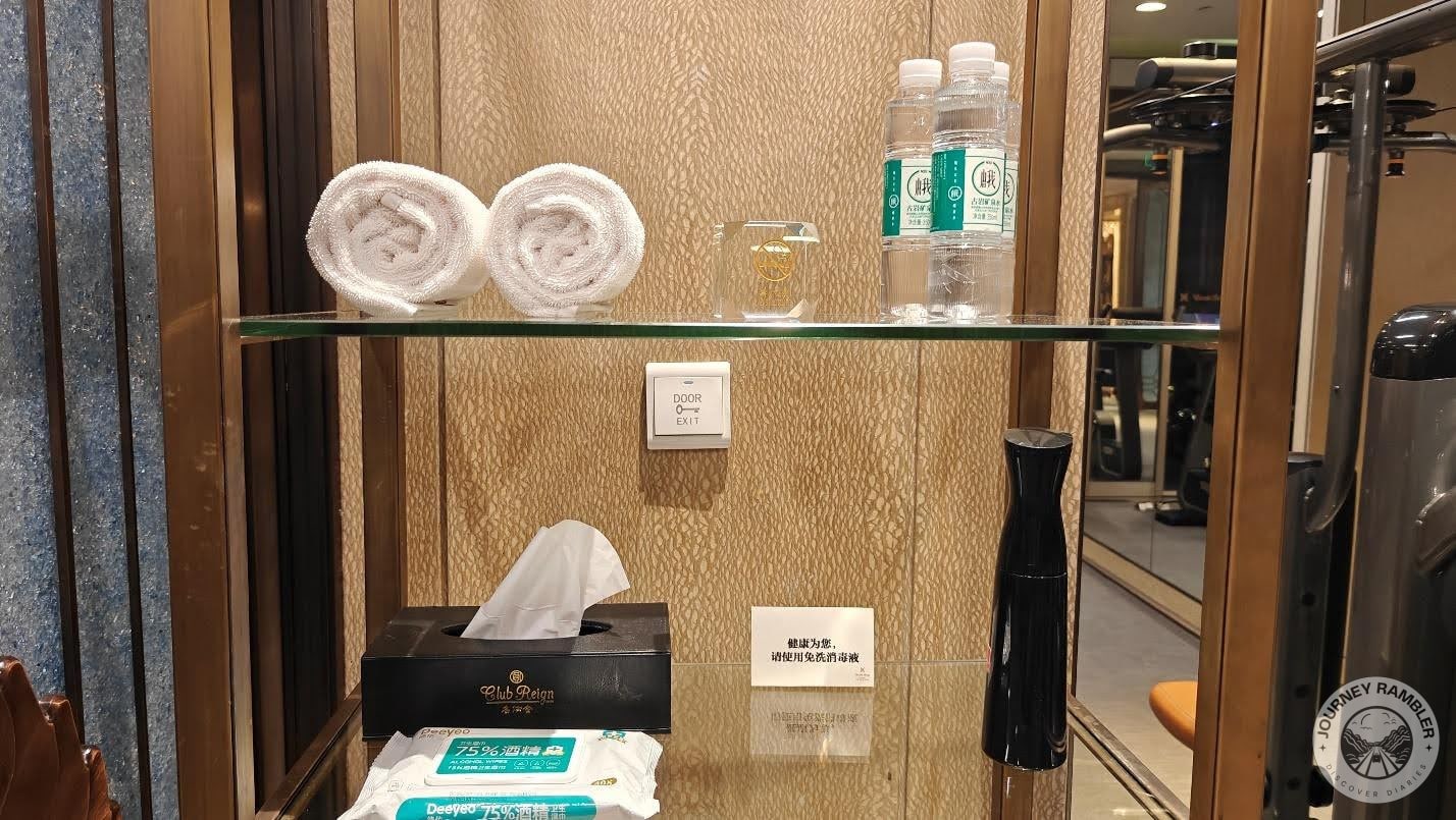 Towels and tissue paper