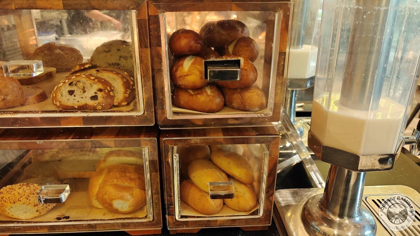 breads, buns and freshly baked rolls were kept in these cute glass boxes