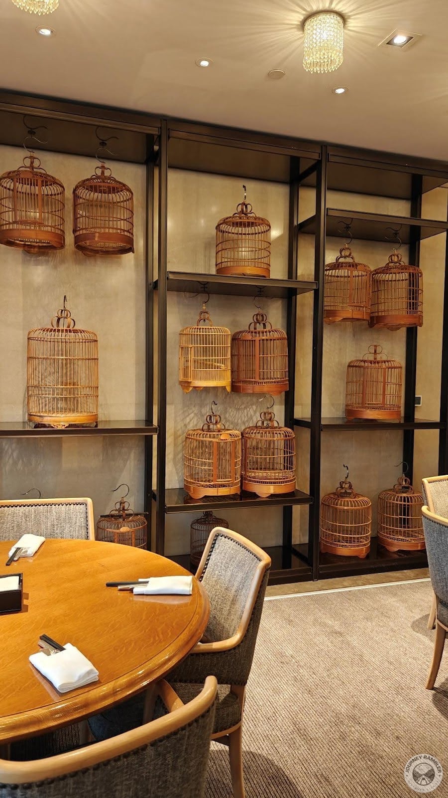 décor of the dining room