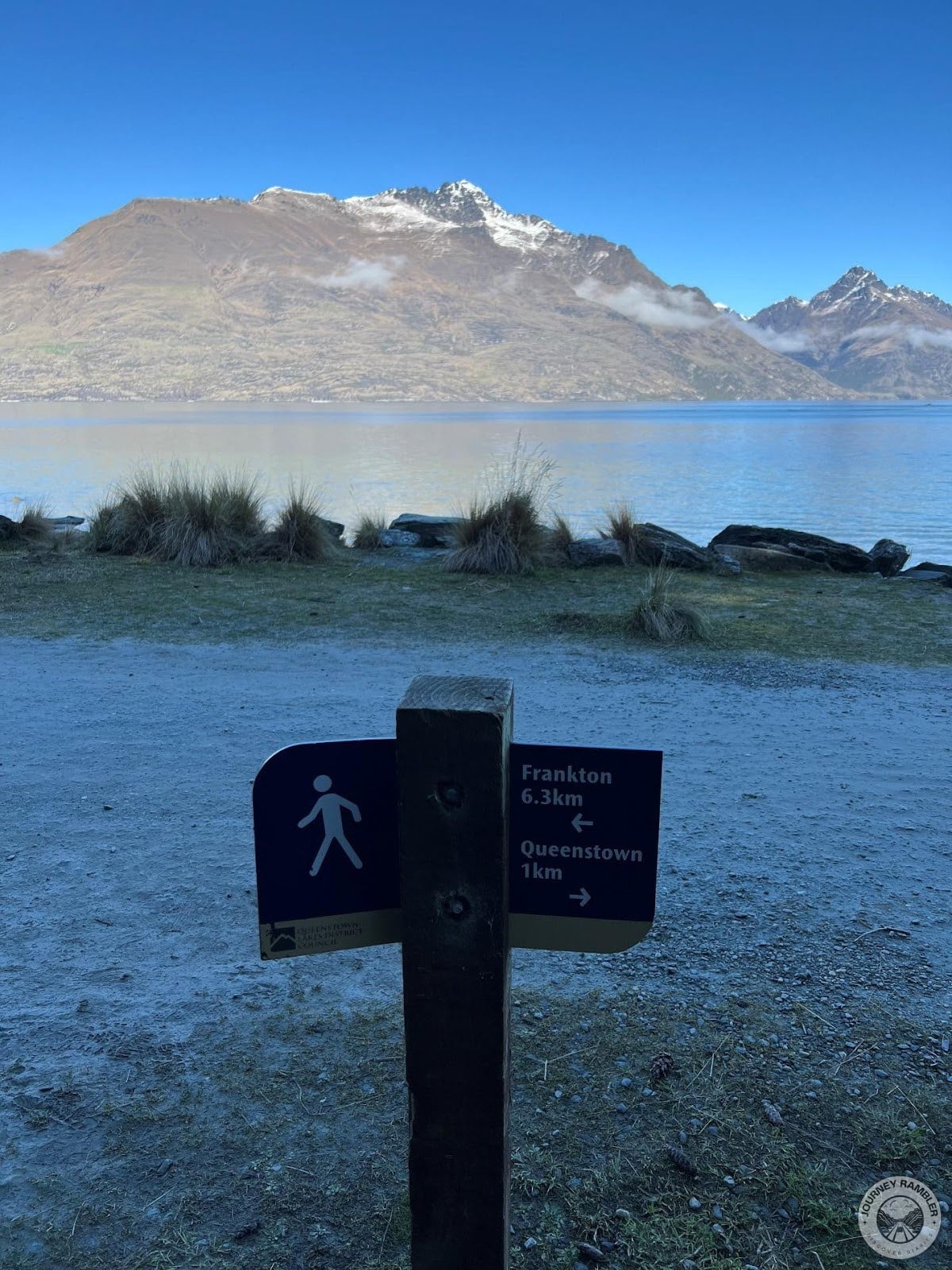 directions showing the way to Queenstown and Frankton